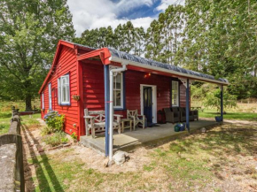 The Red Rooster Cottage - Raurimu Holiday Home